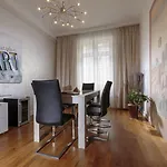 The Queen Luxury - Gemma Apartment *