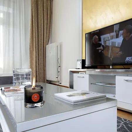 The Queen Luxury - Gemma Luxemburg