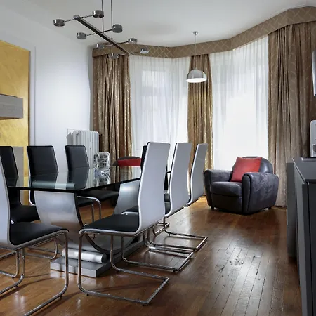 The Queen Luxury - Gemma Luxemburg