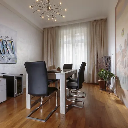 The Queen Luxury - Gemma Apartment *