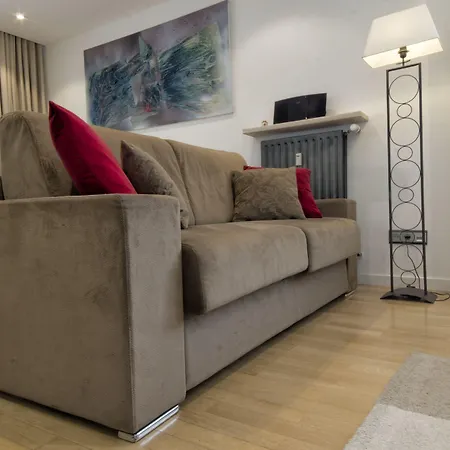 The Queen Luxury - Gemma Luxemburg