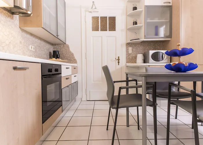 The Queen Luxury - Gemma * לוקסמבורג