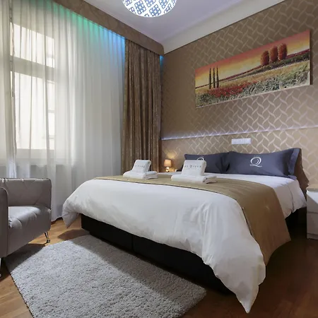 The Queen Luxury - Gemma Daire