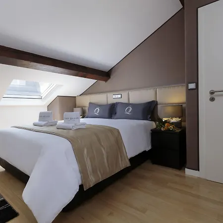 The Queen Luxury - Gemma Daire